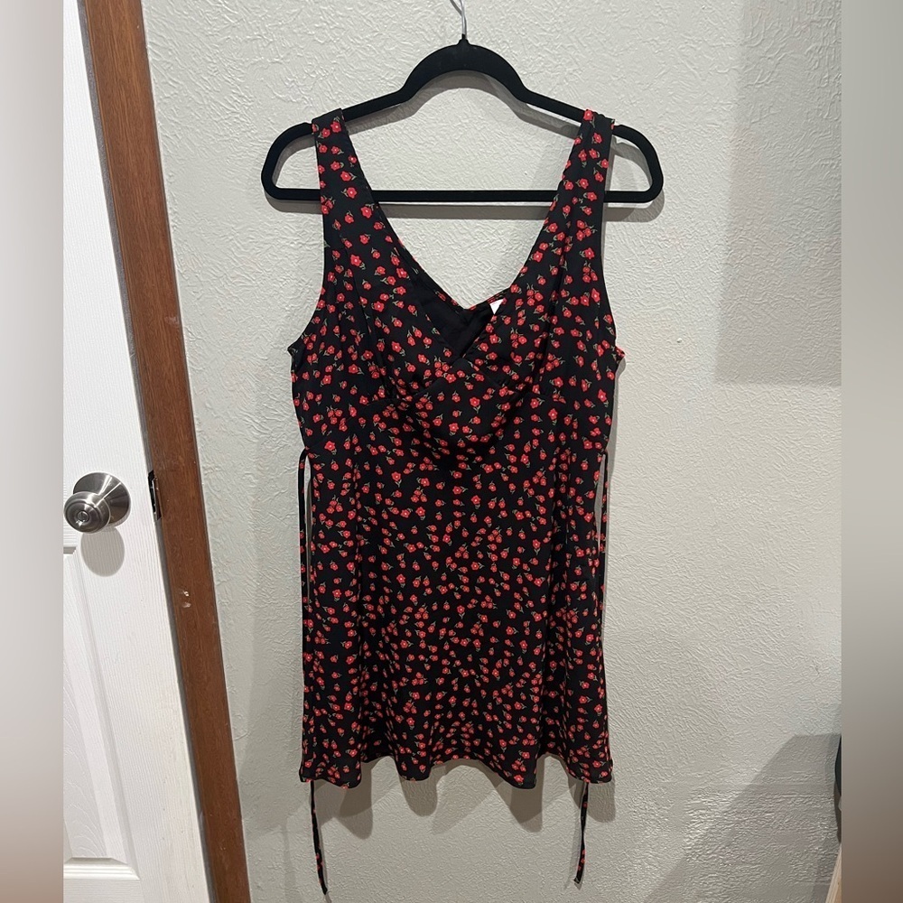 Princess Polly Black Dress with Red Floral Print NWT Size 10